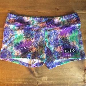 Fleo Shorts NWOT Size Large